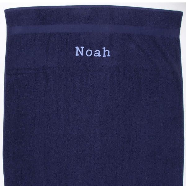 Håndklæde med navn - mørkeblå 50 x 90 cm