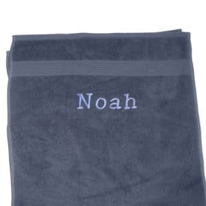 Håndklæde med navn. Mørkegrå 50x90