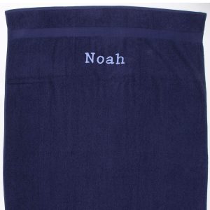 Marineblåt Håndklæde med navn - 100 x 150 cm